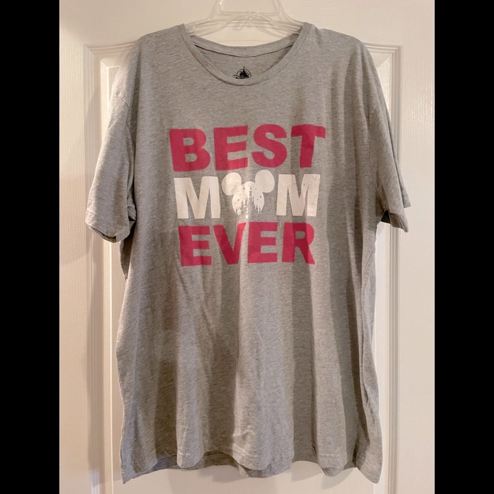 Disney mom tee
